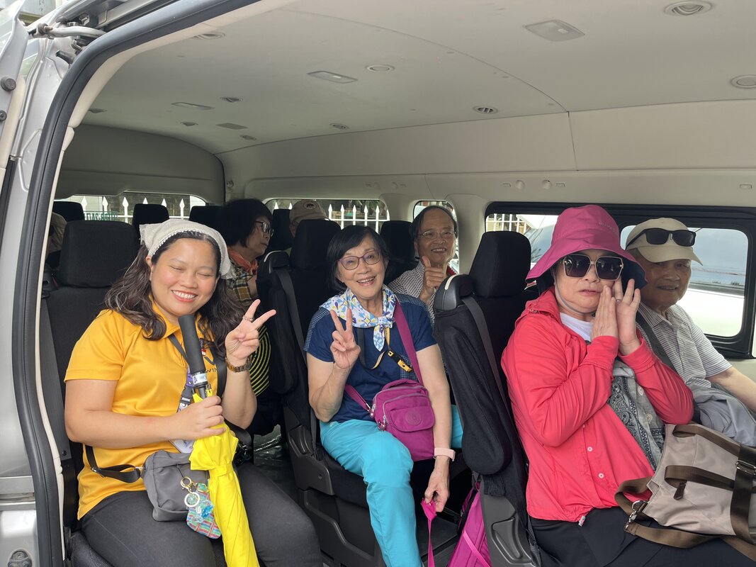 黃金年華遊學之旅學員在宿霧進行城市導覽