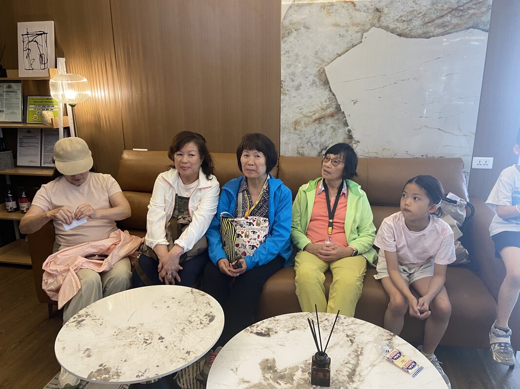 黃金年華遊學之旅學員在宿霧 La Viet Spa 享受放鬆時光