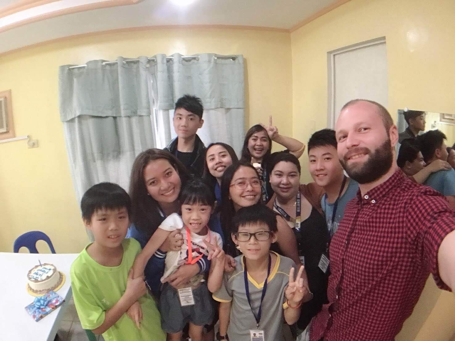 tre-em-co-nen-di-hoc-tieng-anh-o-philippines-1-minh