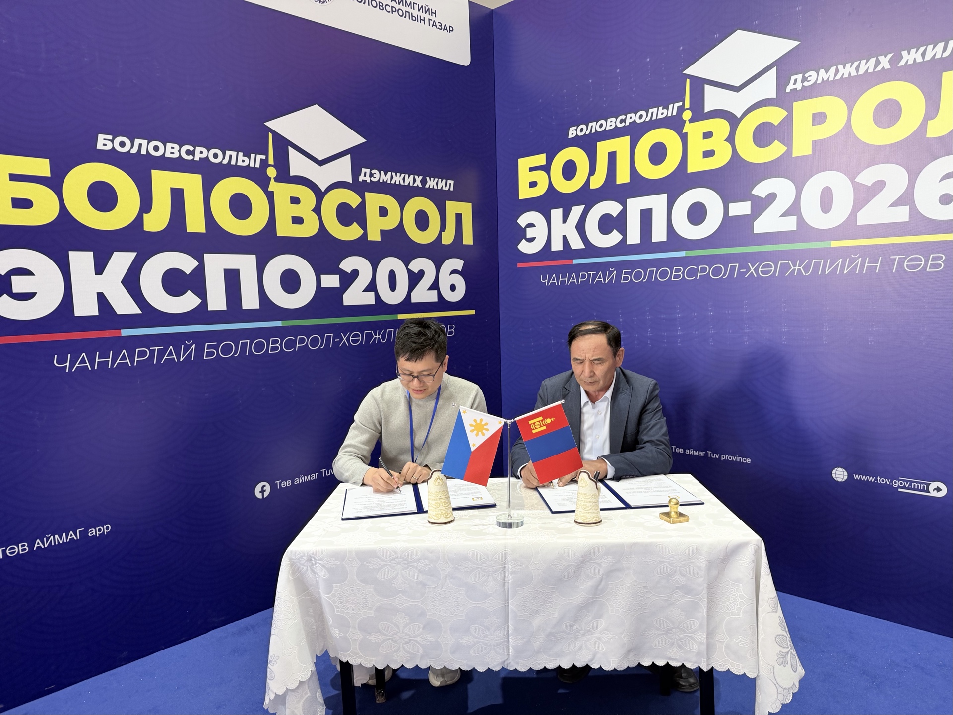 MOU signing ceremony between Winning English Academy and Mongolian education institution at Education Expo 2026